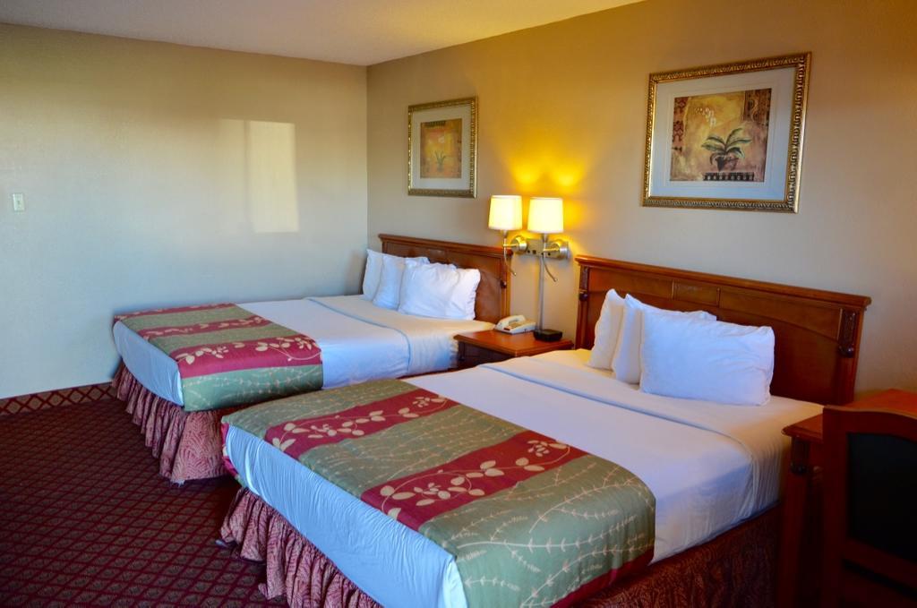 Americas Best Value Inn Crosstimbers Стивънвил Екстериор снимка