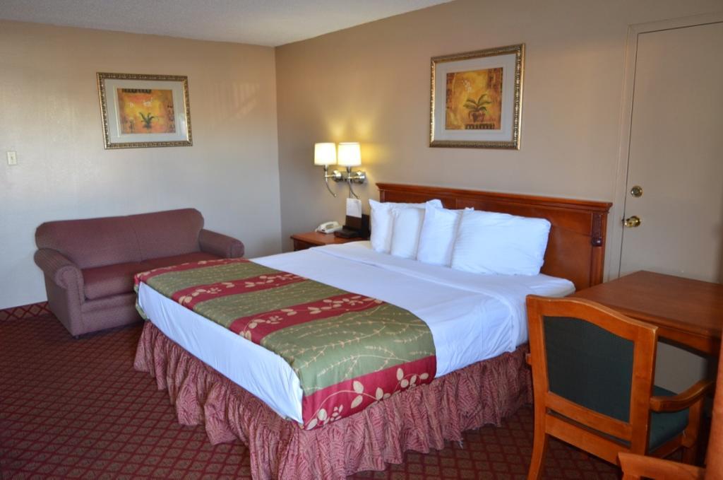 Americas Best Value Inn Crosstimbers Стивънвил Екстериор снимка